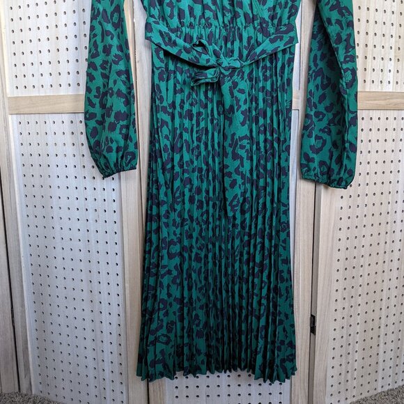 Leopard print dress with midi pleated skirt, lightweight wrinkle-free fabric - Picture 2 of 15